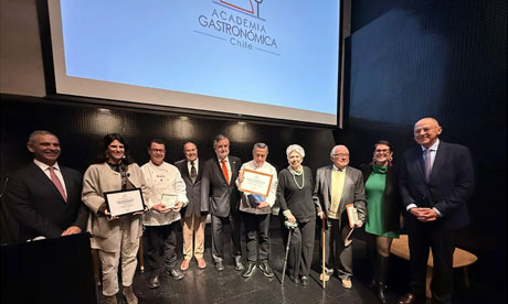 Emprendedora de La Cruz recibe premio a la innovación por su trabajo con la lúcuma